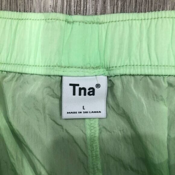 TNA Aritzia Claremont Shorts Size Large NWT - Picture 6 of 11